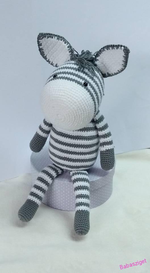 Zebra, szürke-fehér csíkos
