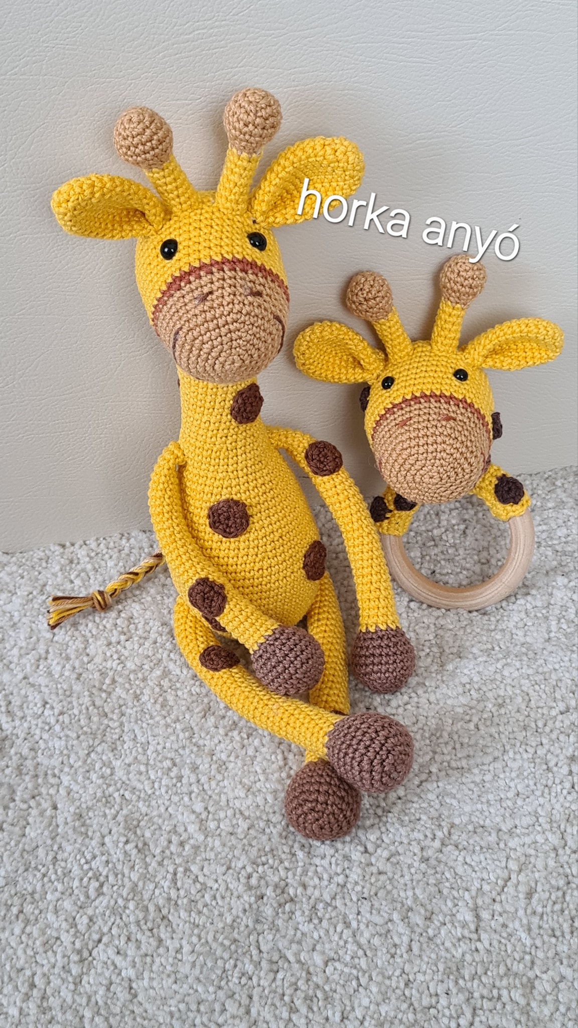 Zsiráf, zsiráf csörgővel, sárga